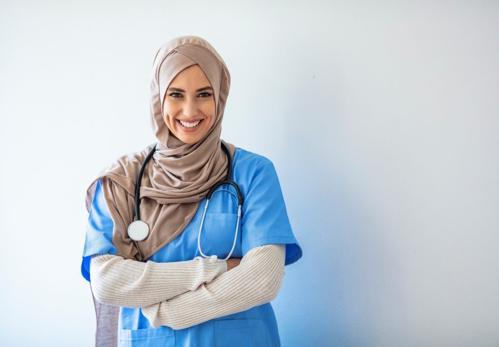 ما هي أقل نسبة لدخول التمريض في الجامعات السعودية للمواطن والمقيم 1445؟