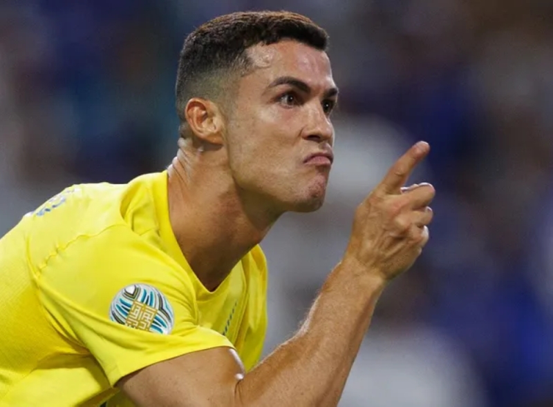 فيديو يكشف سر كره هذا الحكم الدولي لرونالدو