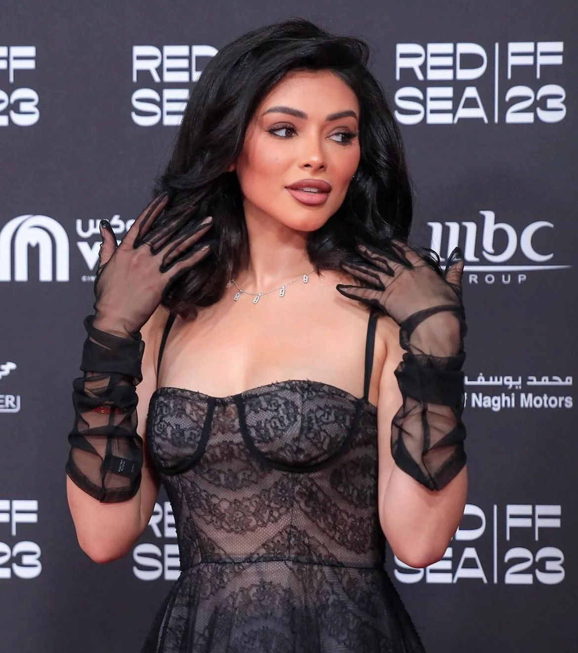 ظهور جريء جداً لشوق الهادي في ختام مهرجان البحر الأحمر