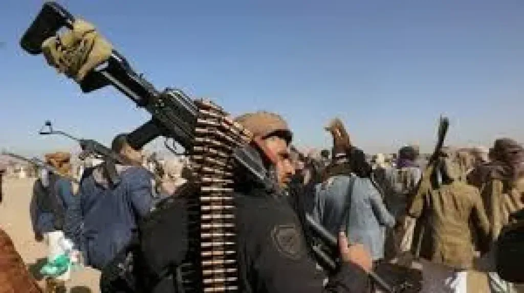 عاجل من صنعاء .. زحام شديد لسيارات فاخرة تحمل قيادات حوثية رفيعة تتجه نحو هذه المحافظات بعد مقتل خامنئي