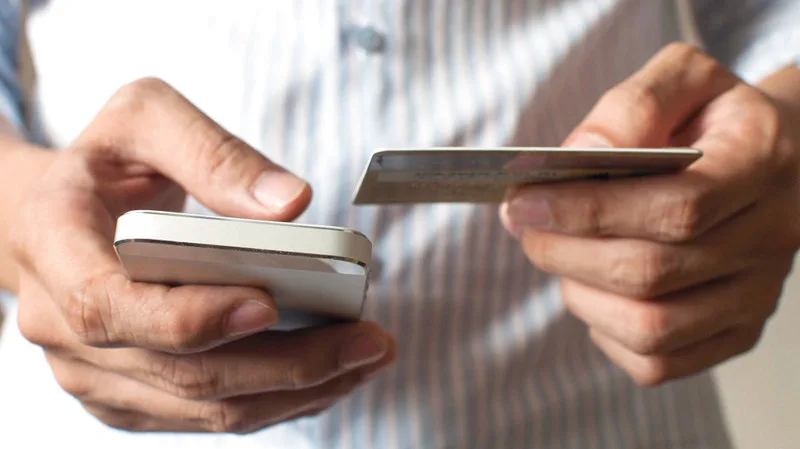 تحذير عاجل للمتعاملين مع عدد بنوك الامارات.. رسوم مخفية وخصم من الارصدة بفوائد كبيرة بدون اعلام مسبق للعملاء