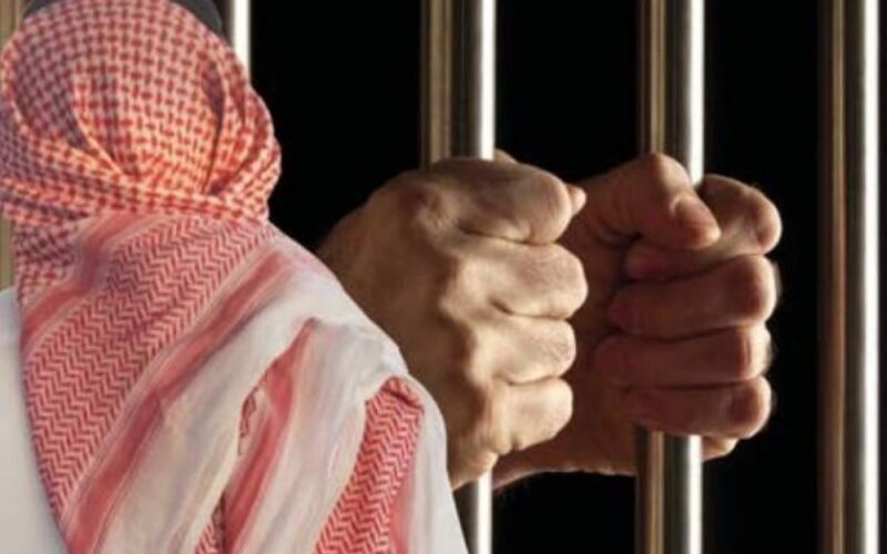 شاهد: حكم مخفف من قاضي في السعودية بحق مواطن اقتحم منزل جاره اثناء غيابه واعتدى على زوجته ومارس معها هذا الفعل