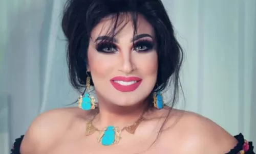 شاهد: بالأحمر الفاقع والمثير فيفي عبده تعرض اللحم الأبيض في وصلة رقص فاضحة