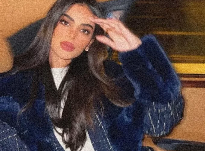 فاطمة الأنصاري تروي تفاصيل تعرضها لموقف أبكاها داخل المطار !!