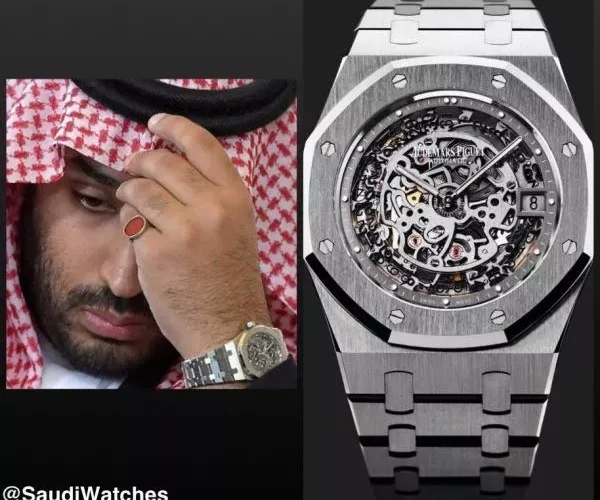 شاهد.. الكلمات التي تم نحتها على ساعة ولي العهد المصنوعة من الياقوت تشعل السعودية