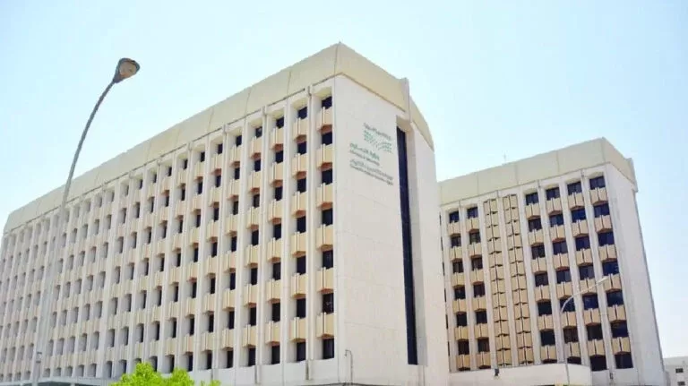 موعد بداية الدوام المدرسي والحصة الأولى في مدارس الرياض؟