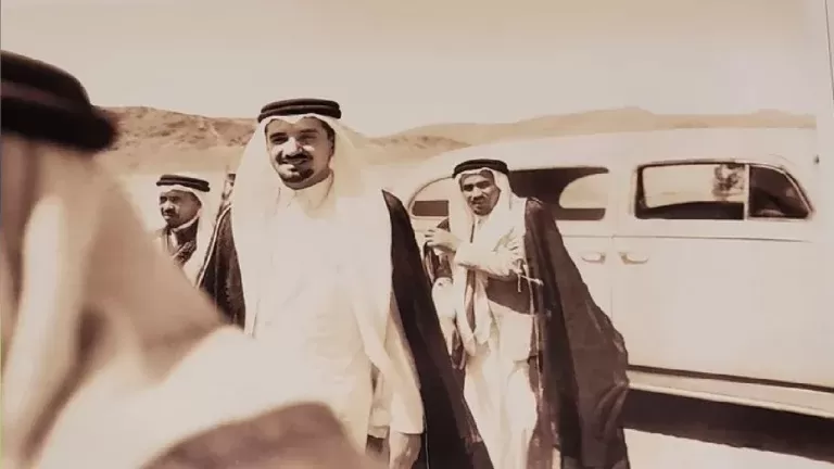 شاهد: لن تصدق ان هذا هو اول وزير دفاع في السعودية