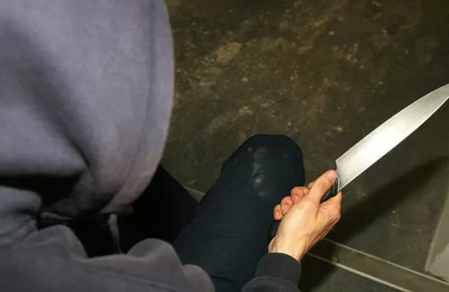 مصري يقتل 3 أشخاص من بينهم ابنه الرضيع بسلاح أبيض.. وهذا ما توصلت إليه التحريات بشأن حالته الصحية!