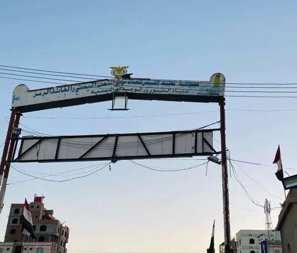 اليمن : قوات عسكرية تسيطر على منفذ شحن الذي يربط اليمن بعمان ( تفاصيل هامة)