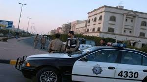 صاح بأعلى صوته “انتم كفار”.. كويتي يطعن رجلا شرطة عندما طلبا منه هويته وهذا ما حدث بعدها!