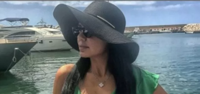 رانيا يوسف تزيد في الفجور وتظهر بطقم ملابس داخلي فاضح