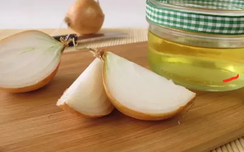 ضاعف فحولتك وقوتك مع خلطة عصير البصل مع ملعقة من العسل على الريق