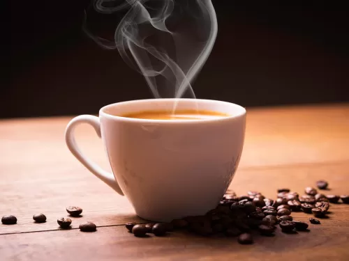 خدعة ذكية.. إليك ما يحدث عند وضع فنجان قهوة بالثلاجة