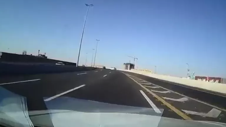 تفحم السائق.. مقطع فيديو يوثق حادثا مروعا في السعودية والسلطات تتحرك (فيديو + صورة)