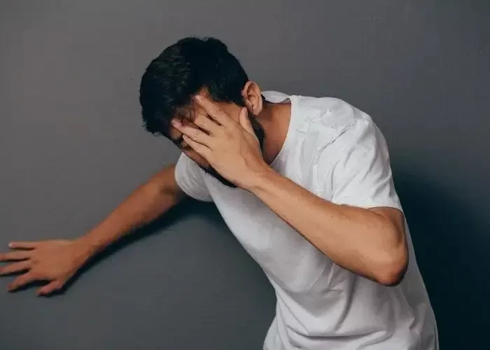 الدوار المفاجئ عند الوقوف.. حيلة بسيطة تنهي معاناتك منه!!