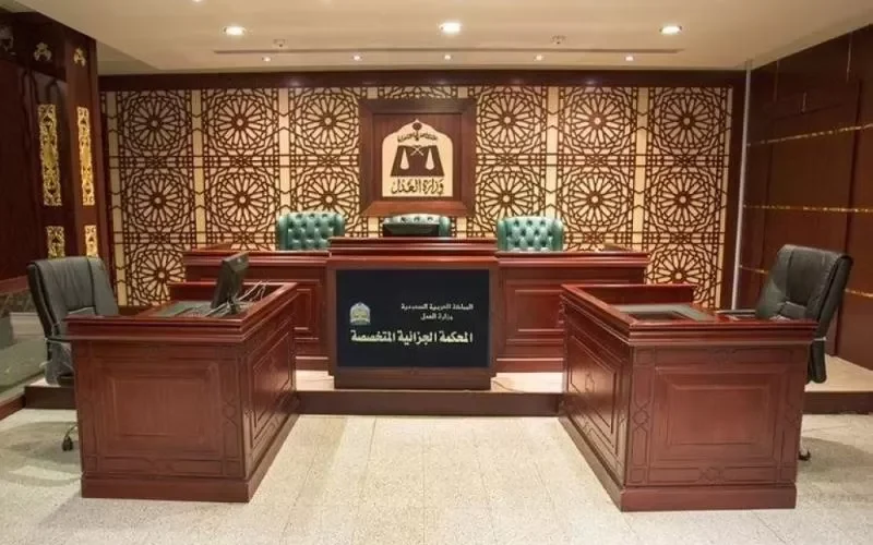 بعد سبع مرات .. محكمة سعودية تتخذ اجراء قوي بحق مقيم يمني لهذا السبب