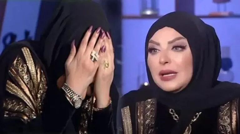 شاهد بالفيديو: فنانة مصرية تنهار بالبكاء على الهواء بعد عرض مشهد جريء لها قبل اعتزالها