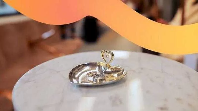 عقد أول قران في ”الخط الدائري الكبير”