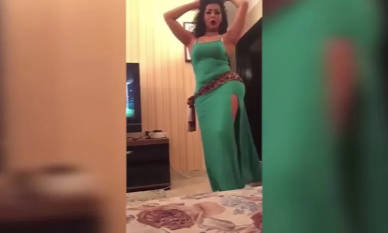 سما المصري تلعب بلياردو بمؤخرتها وقصف جبهة غير متوقع.