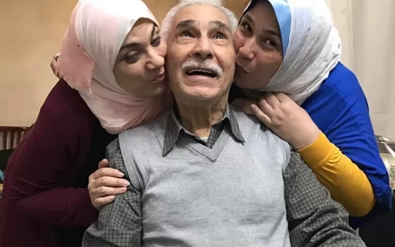 ابنة الفنان عبد الرحمن ابو زهرة تنقل اخبار سيئة  عن حالة والدها الصحية