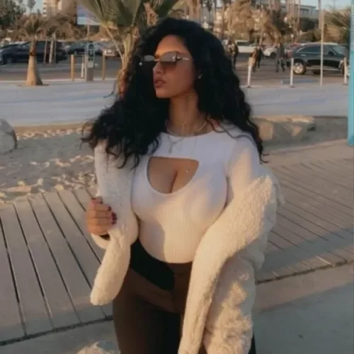 شاهد فيديو مسرب لأشهر عارضة ازياء سعودية في وصلة رقص ساخن