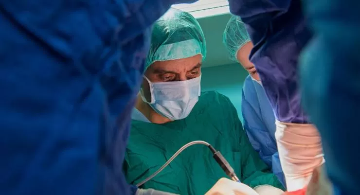 السعودية : طفلة تذهب للمستشفى برفقة أسرتها لمعاناتها من الاختناق.. وبعد فحصها كانت المفاجأة!