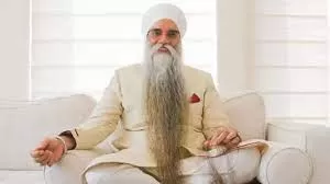 أكثر من 2 متر.  شاهد الرجل الذي يحمل اطول لحية في العالم والصدمة في ديانته