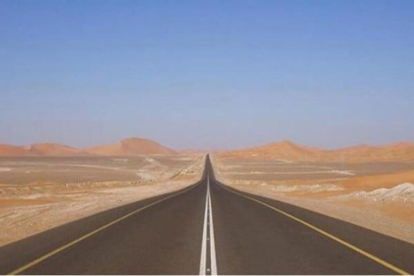 موجود في السعودية.. هذا أطول طريق مستقيم في العالم مسجل في غينيس