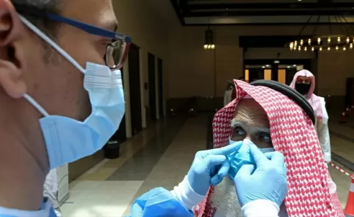حقيقة فرض السعودية لعقوبات ضد المقيمين الذين رفضو تلقي لقاح كورونا