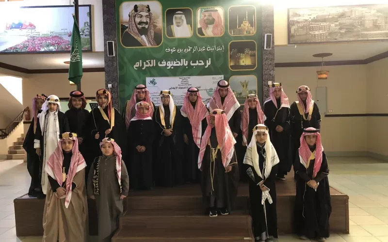 مديرة مدرسة في السعودية تشم رائحة الطالبات كل يوم.. وعند سؤالها عن السبب كانت المفاجأة