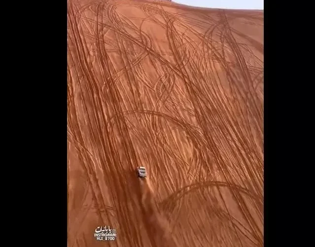 فيديو مذهل يُظهر قيادة سيارة هايلوكس عبر تلال رملية مرتفعة يجذب اهتمام العالم.. هل صُور في المملكة ؟