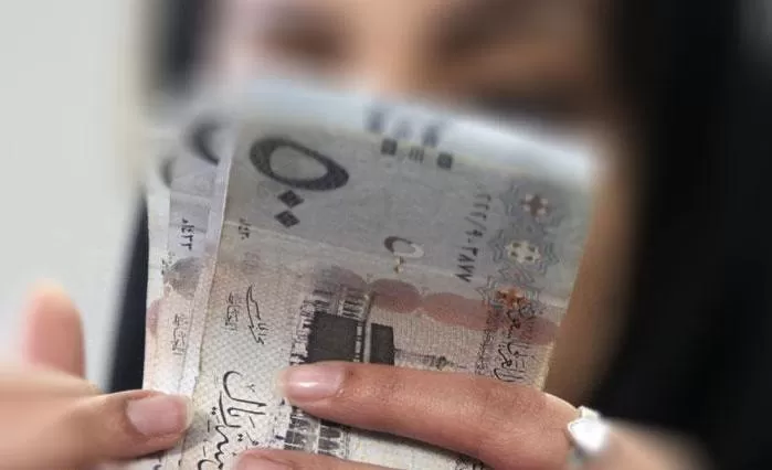 فتاة سعودية  فقدت ربع مليون ريال بوهم المكسب السريع