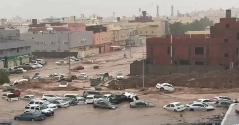 اضرار بالمليارات وخسائر فادحة .. فياضانات جدة اكـبر من فياضانات 2009 وهذه كمية الامطار التي سقطت في يوم واحد