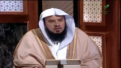 بالفيديو : فتوى سعودية غريبة حول إمامة المرأة للمصلين في الصلوات المفروضة