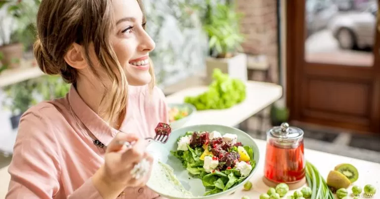 تجنب هذه المأكولات في رمضان لأنها سبب التخمة وسوء الهضم