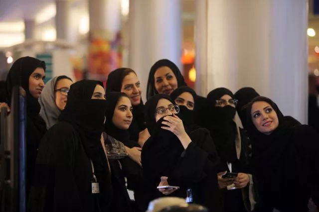 غضب بين النساء في السعودية بسبب قرارات تمنعهم عن ممارسة كل هذه الاعمال رغم الانفتاح