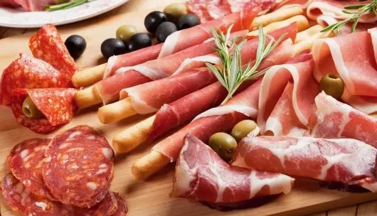 تنبيه هام عند تقطيع لحم الأُضحية يمنع فساد اللحوم اثناء تخزينها في الثلاجة