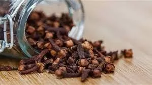 فوائد يبحث عنها الرجال في كل مكان ستجدها في خلطة القرنفل الخارقة