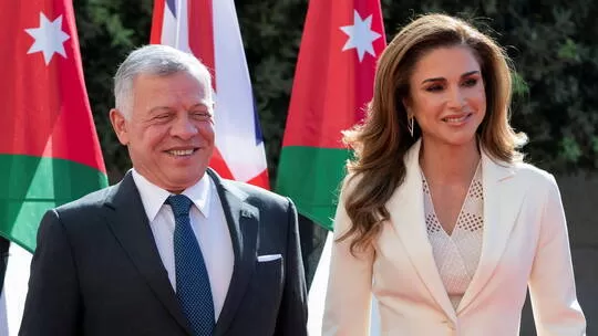 شاهد صورة نادرة للعائلة الملكية الصغيرة تنشرها الملكة رانيا