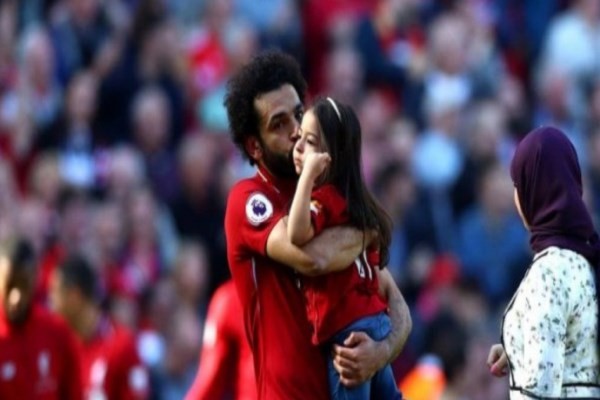 شاهد: محمد صلاح وابنته يتصدران النجوم في إعلان رمضاني بصوت شيرين عبد الوهاب