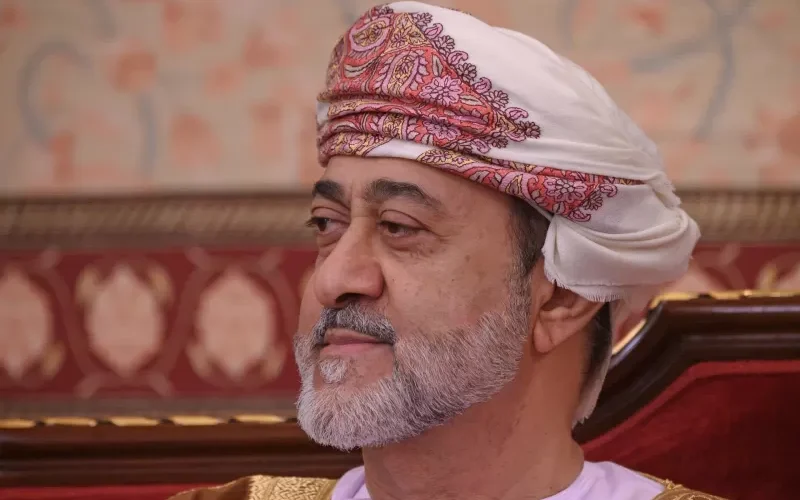 هؤلاء زوجات سلطان عُمان السلطان هيثم بن طارق وهذه هي زوجته المفضلة