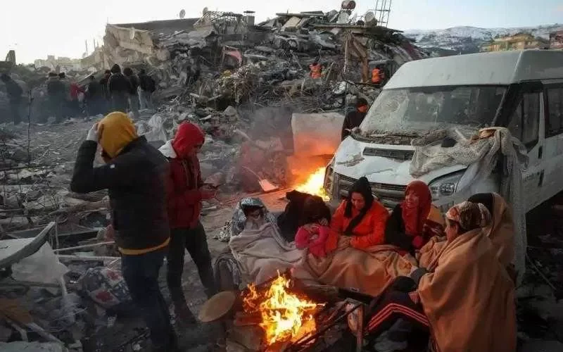 تحذيرات من تسونامي في البحر الأبيض المتوسط عقب الزلزال المدمر