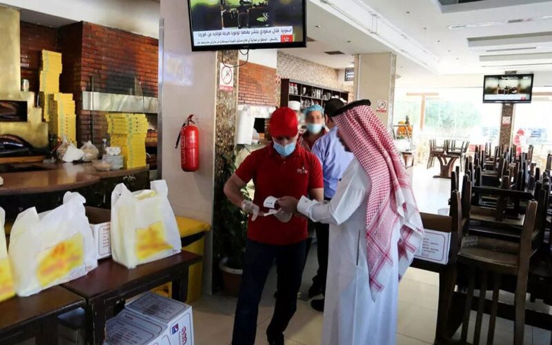 بروتوكولات المقاهي: الشيشة تستخدم مرة واحدة في اليوم.. والتعقيم بالبخار