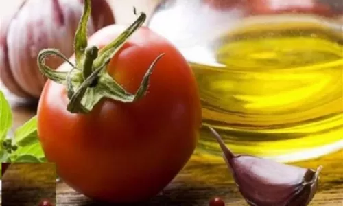لن تصدق مايحدث لجسمك عند تناول الطماطم مع زيت الزيتون