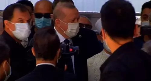 شاهد: اردوغان وزوجته ضيوف على مائدة افطار مواطن تركي فقير ومعدم