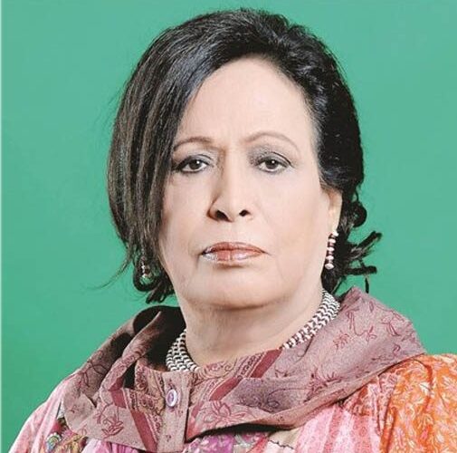 بالفيديو.. فنانة عربية شهيرة تدعو لطرد المغتربين ورميهم في الصحراء بما فيهم اليمنيين .. شاهد ردة فعل ابناء بلدها