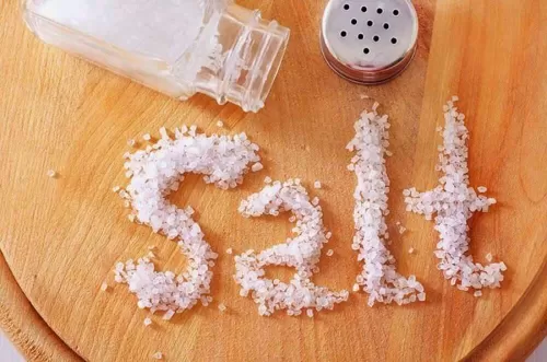 بدائل طبيعية لملح الطعام لمن يعانون من ارتفاع ضغط الدم