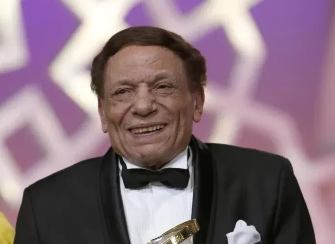 شاهد ما كشفه شقيق الزعيم عادل امام عن وضعه الصحي في فيديو مسرب وسبب بكاء احفاده