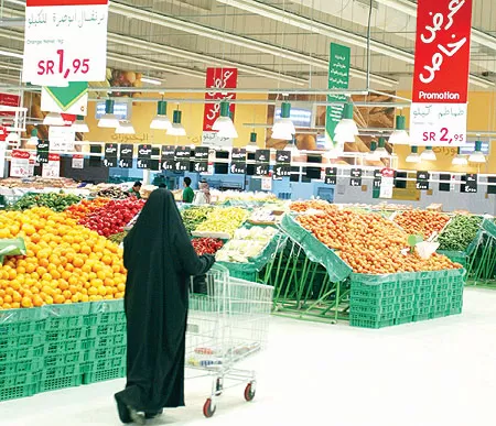قائمة بالسلع والخدمات التي ارتفعت في المملكة خلال الشهر الماضي ونسبة الزيادة غير متوقعة