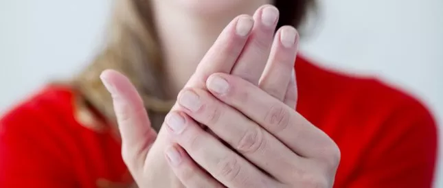 اسباب لا تتوقعها تسبب برودة الأطراف